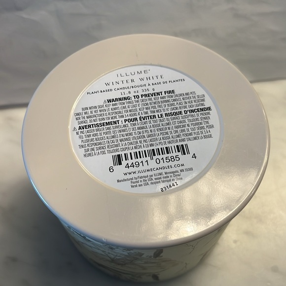 ILLUME Winter White Plant-Based Candle - Picture 7 of 8